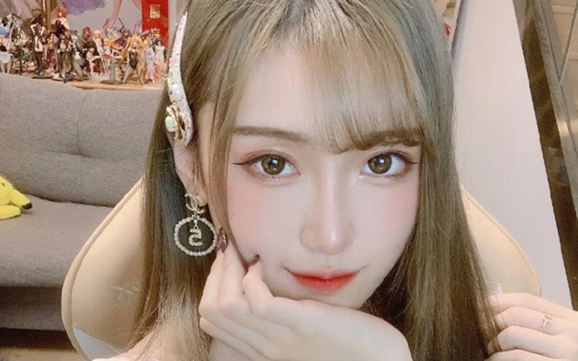 腐团儿cos护士皮肤阿卡丽这套制服怎么样