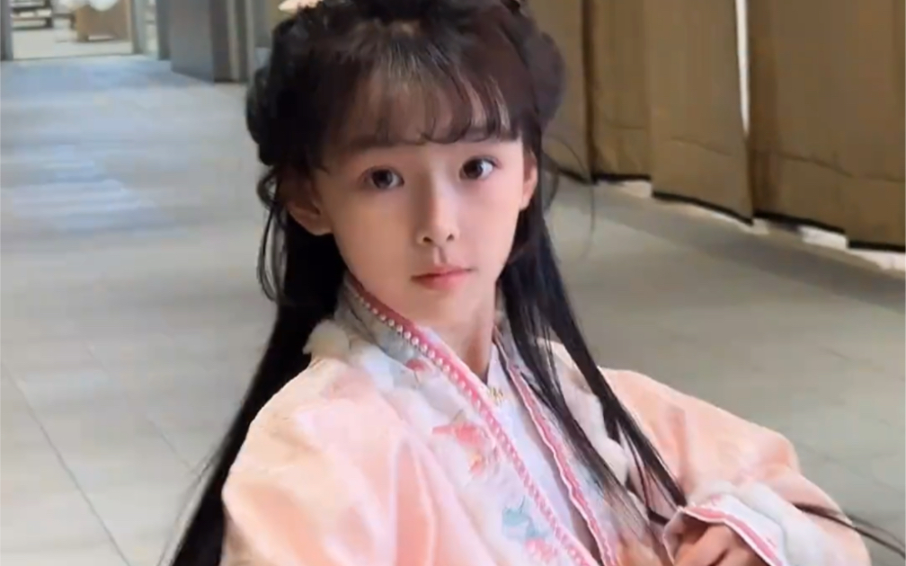 要不是我有之前拍的你说要剪短发证据 ……….#刘格格 #汉服-刘格格-刘格格-哔哩哔哩视频