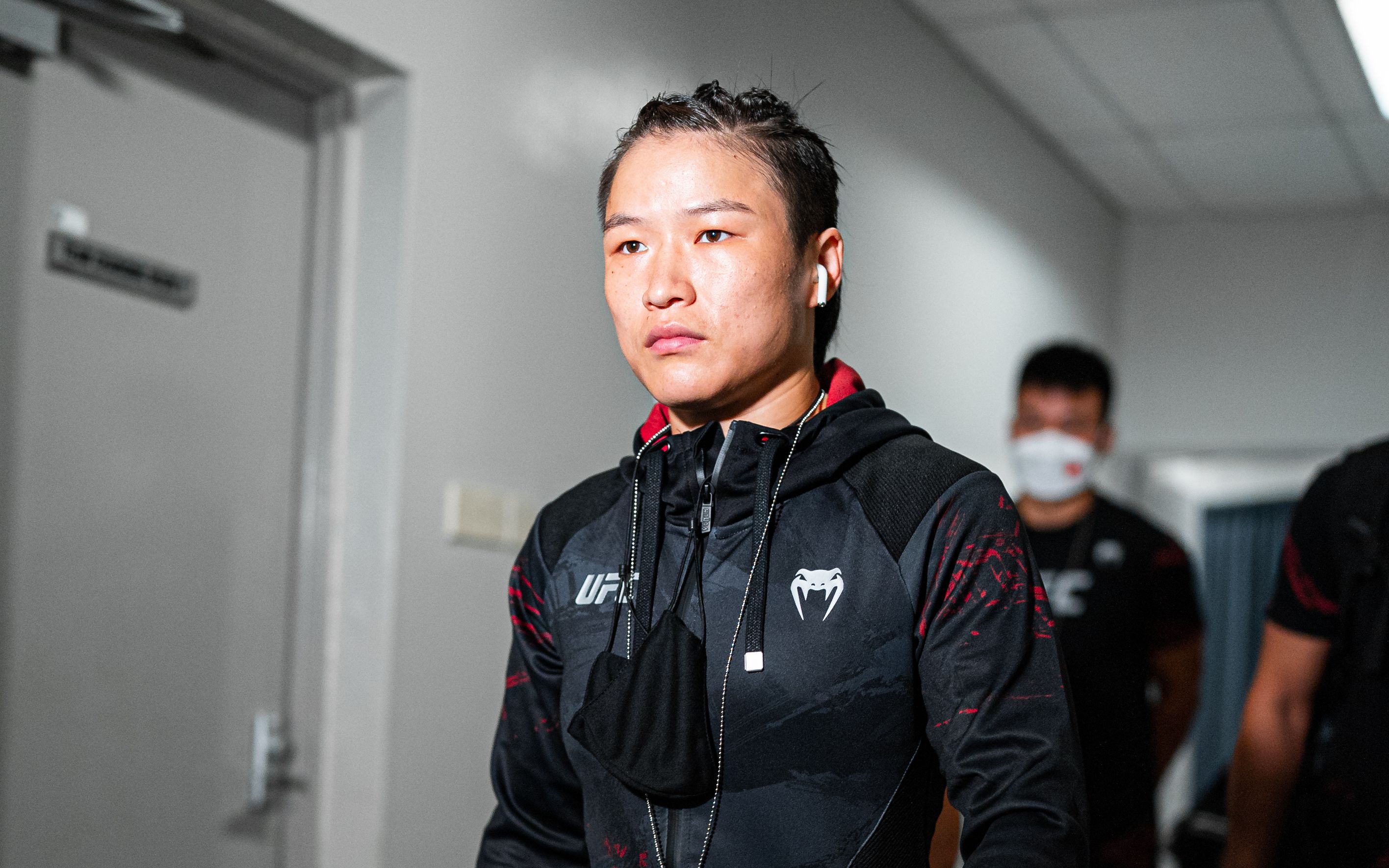 ufc官宣!张伟丽挑战金腰带时间敲定,赴美国比赛,冲击冠军