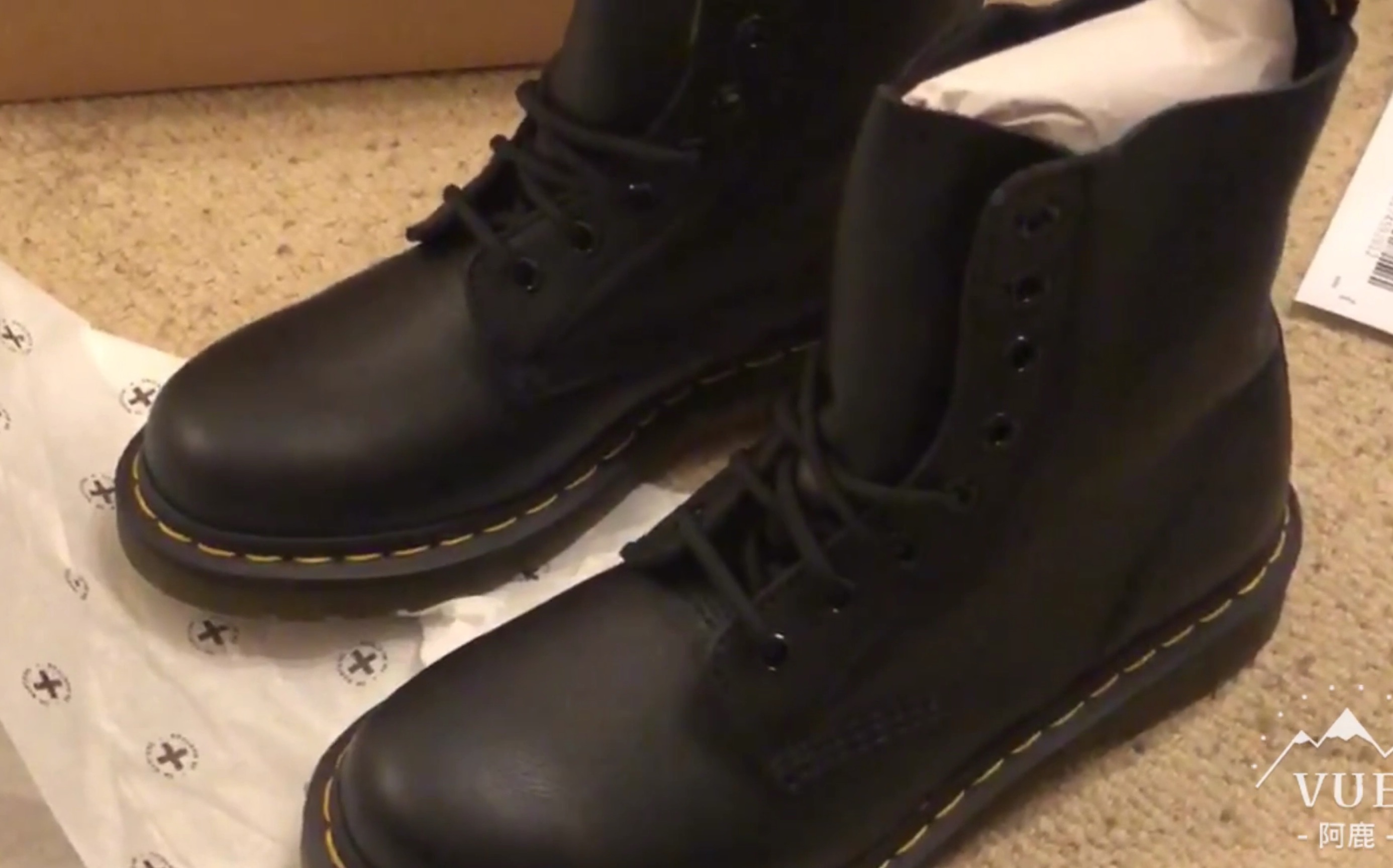 【开箱视频】Dr. Martens 购于英国官网的超酷马丁靴!阿鹿vlog第三弹哔哩哔哩bilibili