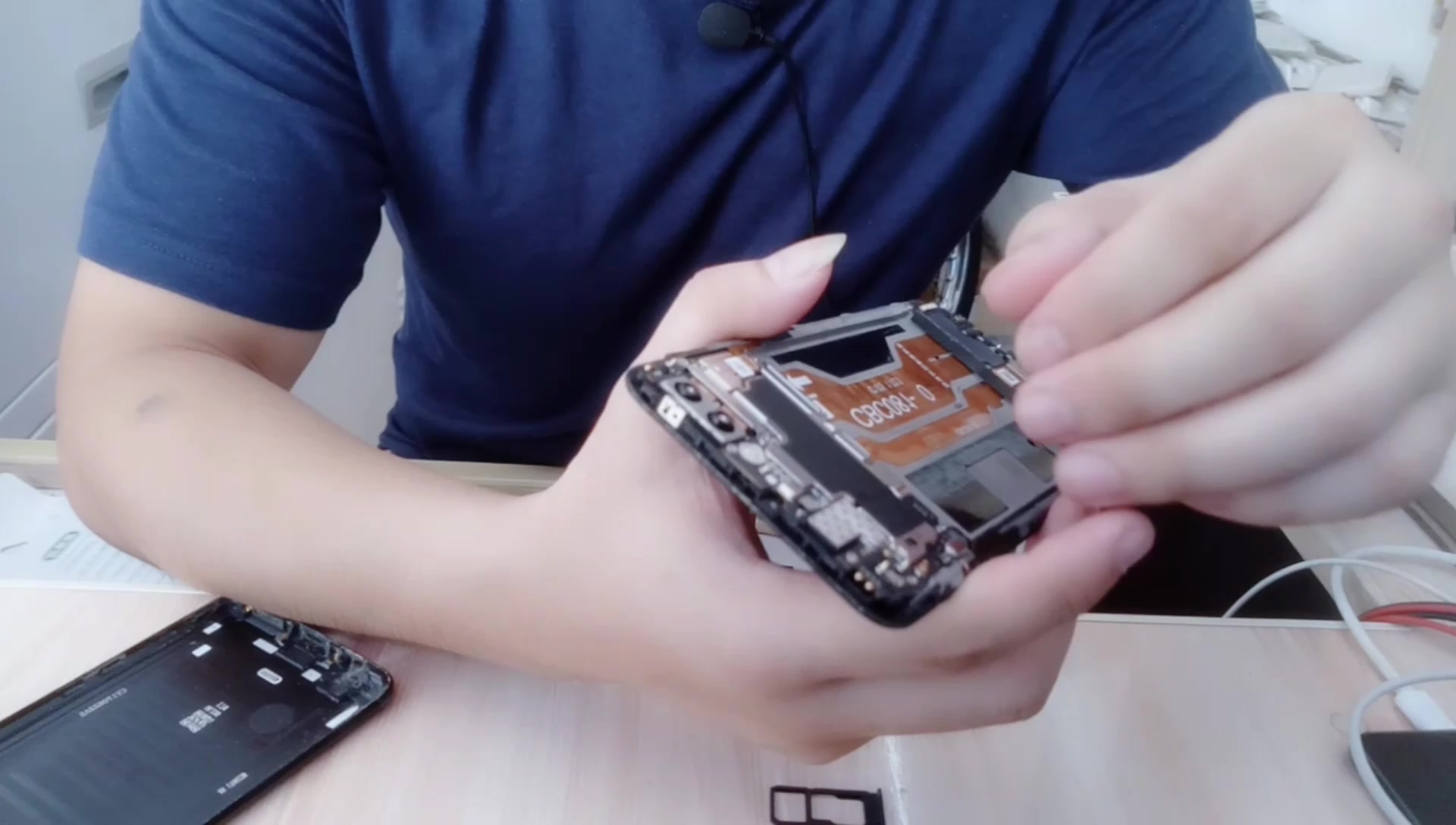 粉丝寄修手机翻新,oppor11plus手机屏幕多少钱,oppor11plus手机屏幕可以修吗,R11PLUS换后盖视频教程,oppor11plus换电池教程