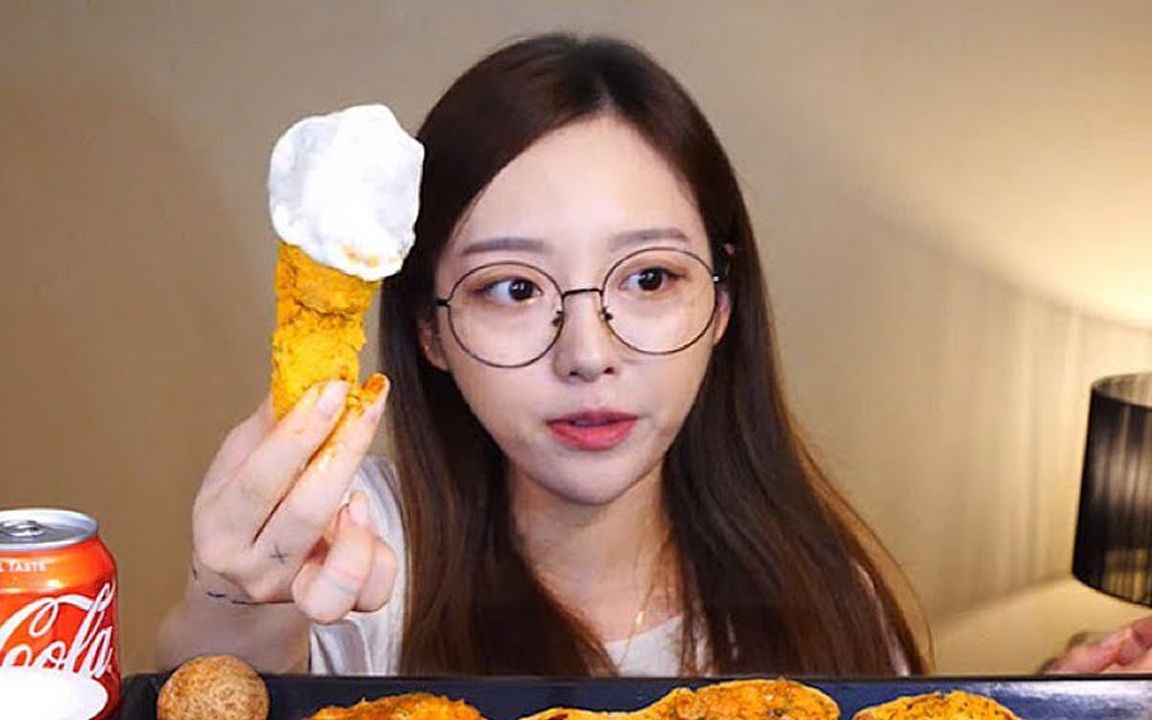 【炸鸡少女shugi】今天名副其实的炸鸡少女她终于来了,小仓鼠瞬间上线