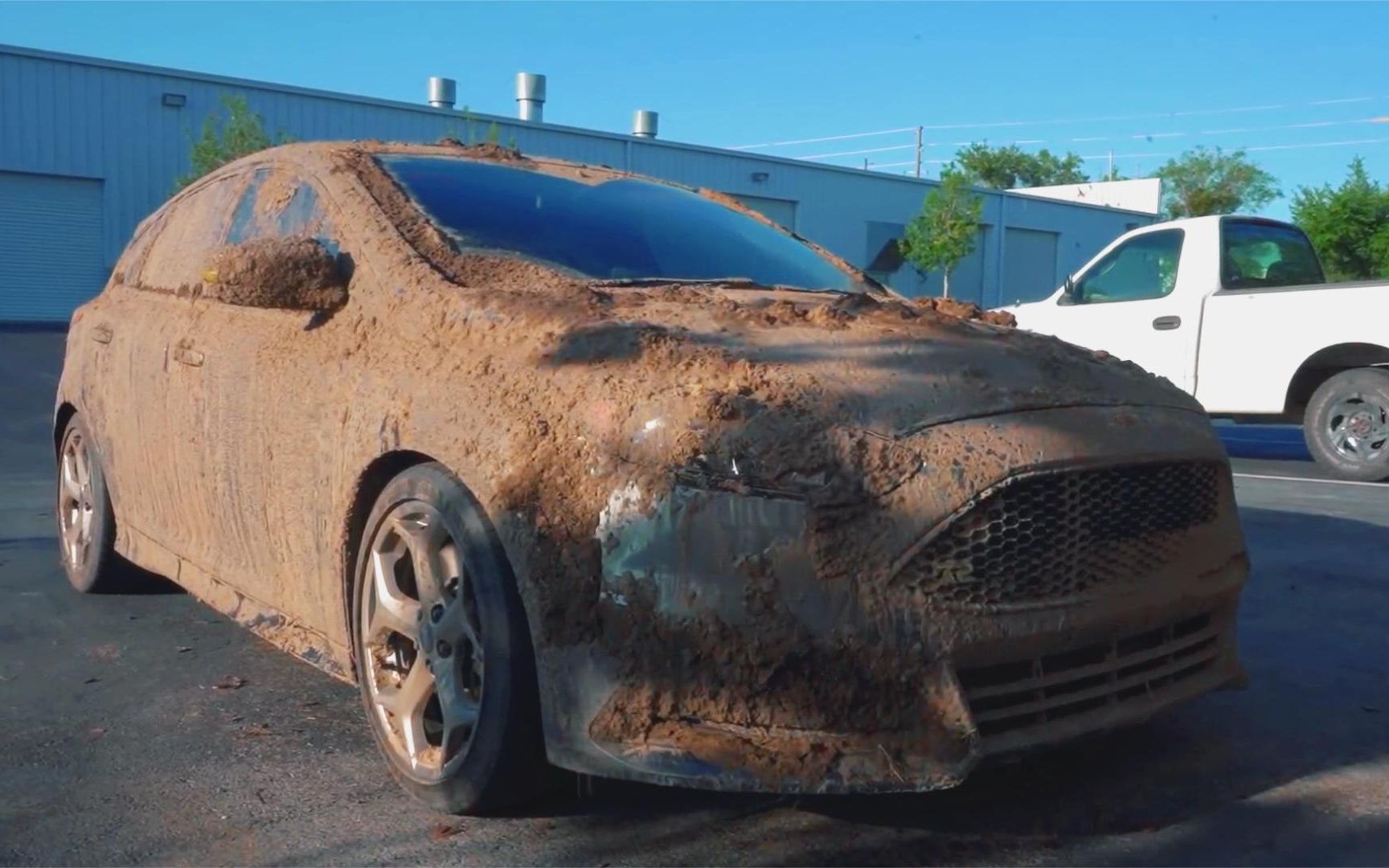 清洗史上最脏的汽车,光泥土都有几十斤,清洗过程太解压了!