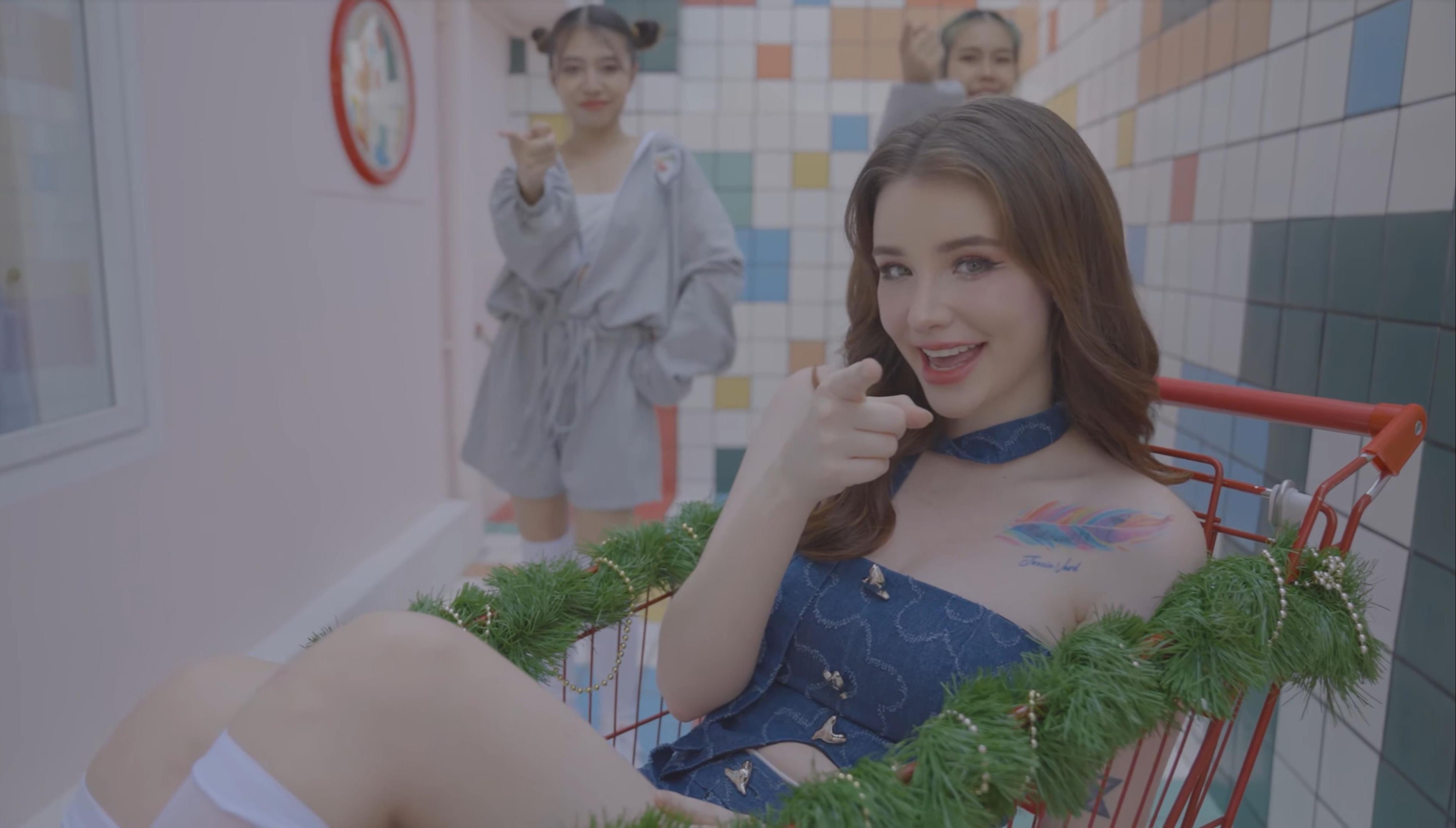 [图]一只鸟 - Jessie Vard 泰国MV 4k