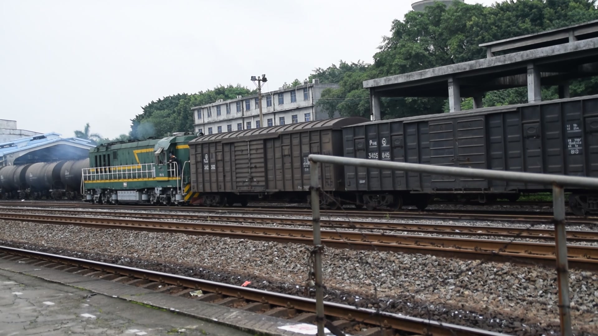 df12机车进行调车作业