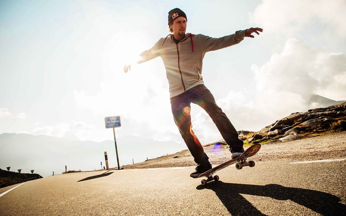 世界滑板manual最长的记录诞生的风采,ps:速度真的很快,摄影师也是