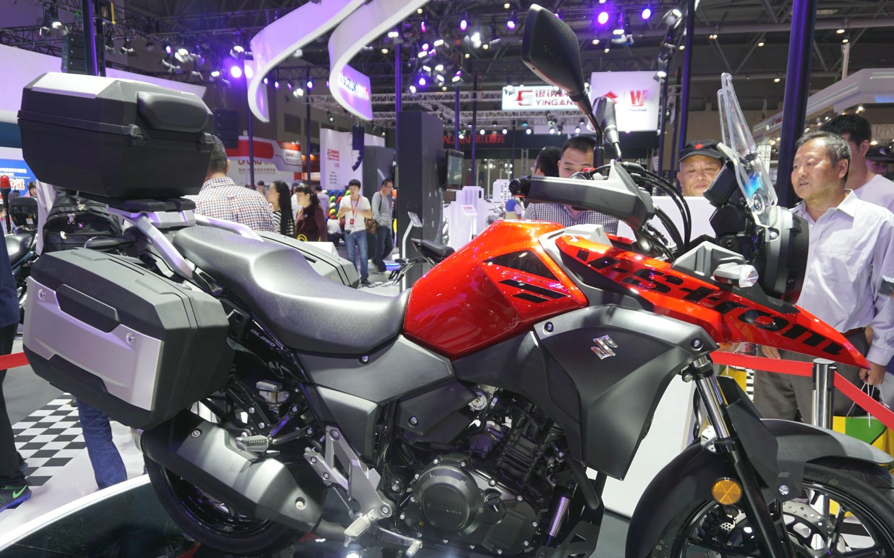 骑士网铃木dl250abs2016摩博会静态实拍