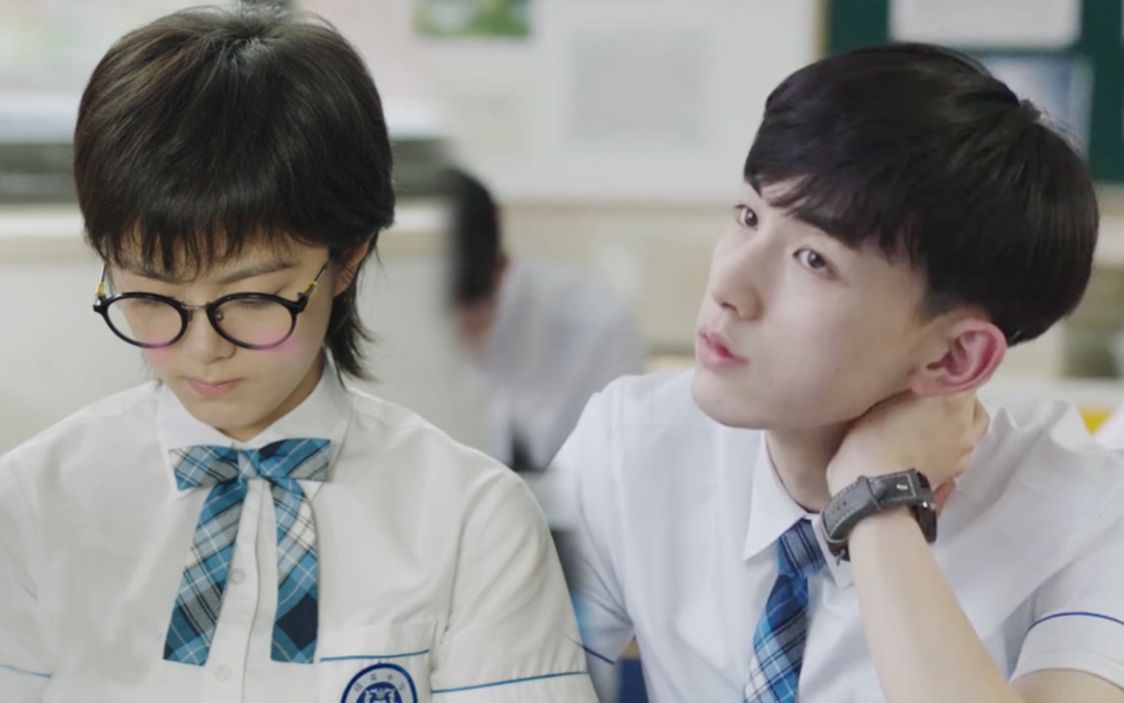 《少年派》钱三一偷写情书,不料被江天昊当众读出,妙妙瞬间红脸_哔哩