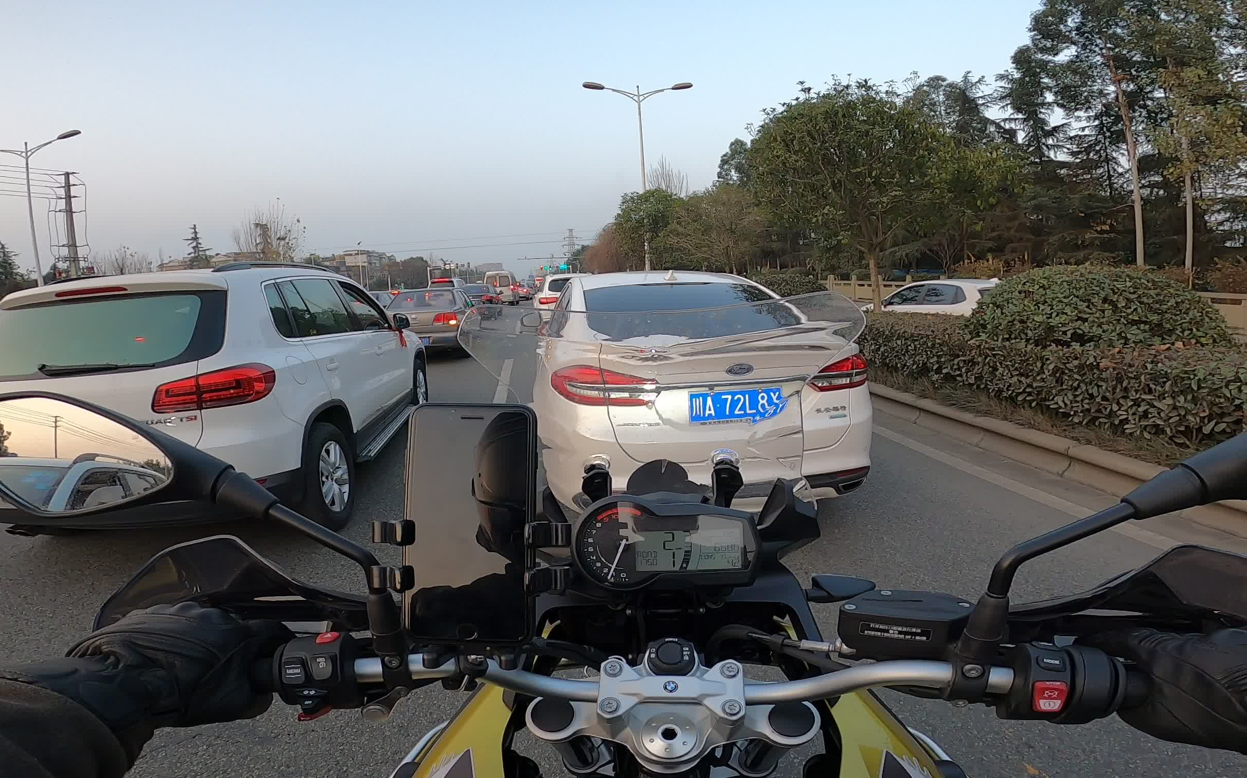 1080p 60fps 看看老司机如何应对城市堵车路况 bmw f750gs