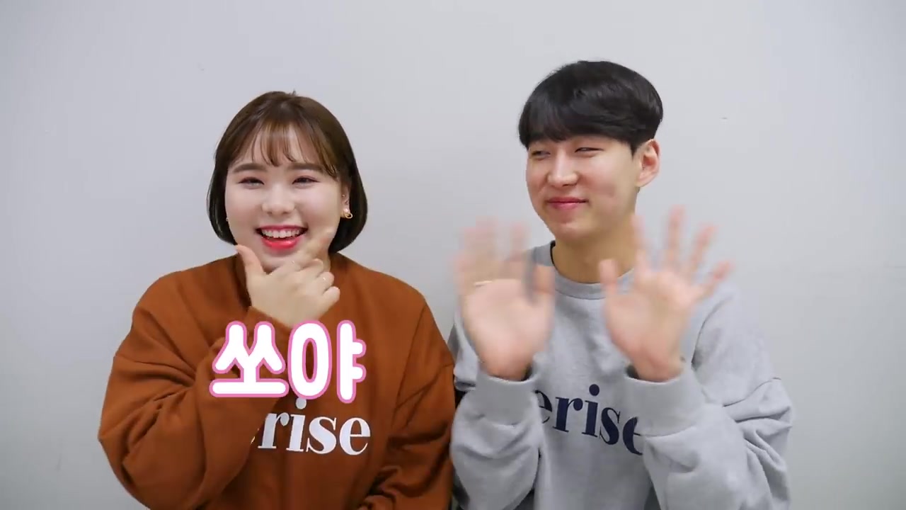 韩国素钟情侣素钟情侣的糖果kiss挑战好可爱好可爱好可爱