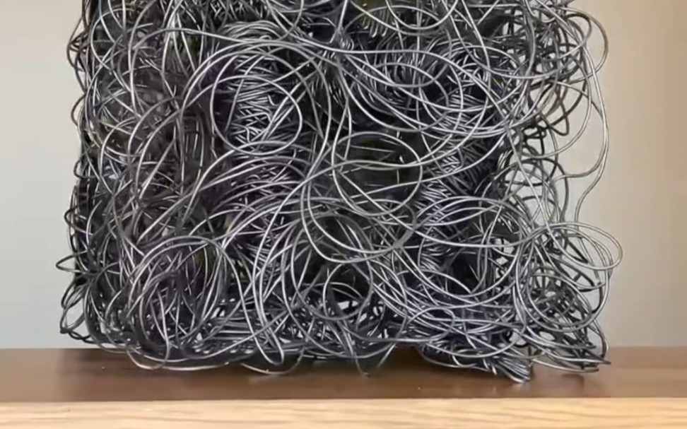 铁丝缠绕着每一个人的人生