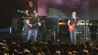 Download Video: Joe Satriani - Crowd Chant with John Petrucci 12-13-10 (New York live)