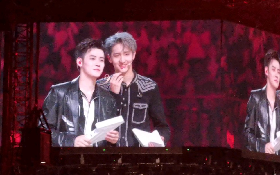 【任豪】【赵让】【r1se】任豪小朋友借给赵让小朋友耳麦