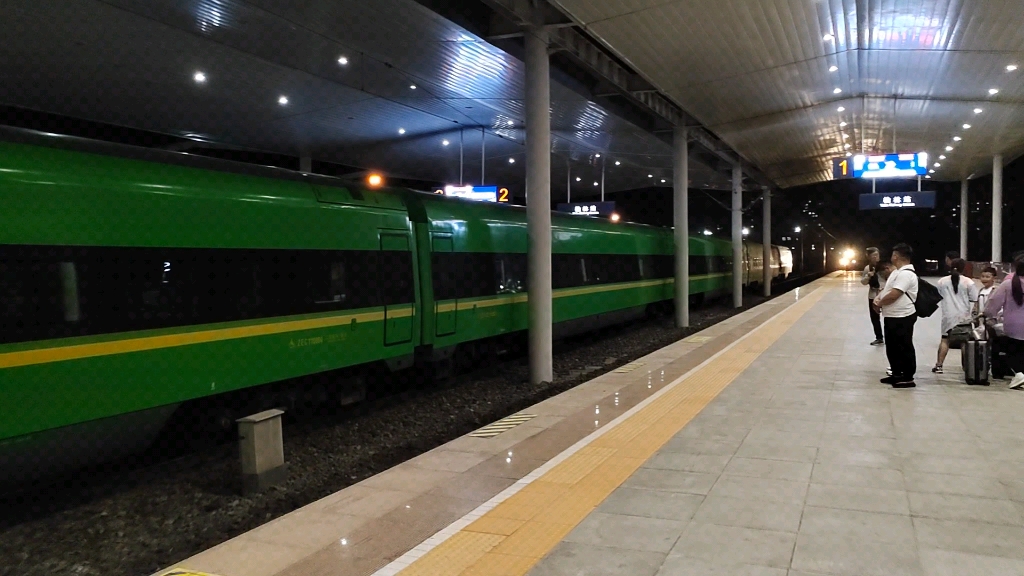 hxd3c-0642牵引k1117进榆林站