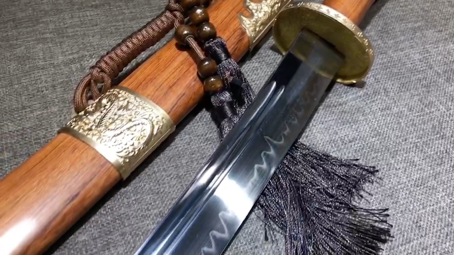 一把龙纹小腰将军刀制作的复杂过程,就知道它的出生来之不易!