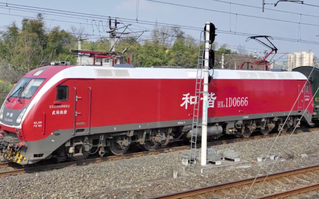 达成线,武局南段hxd1d 0666牵引t125次列车通过遂宁站