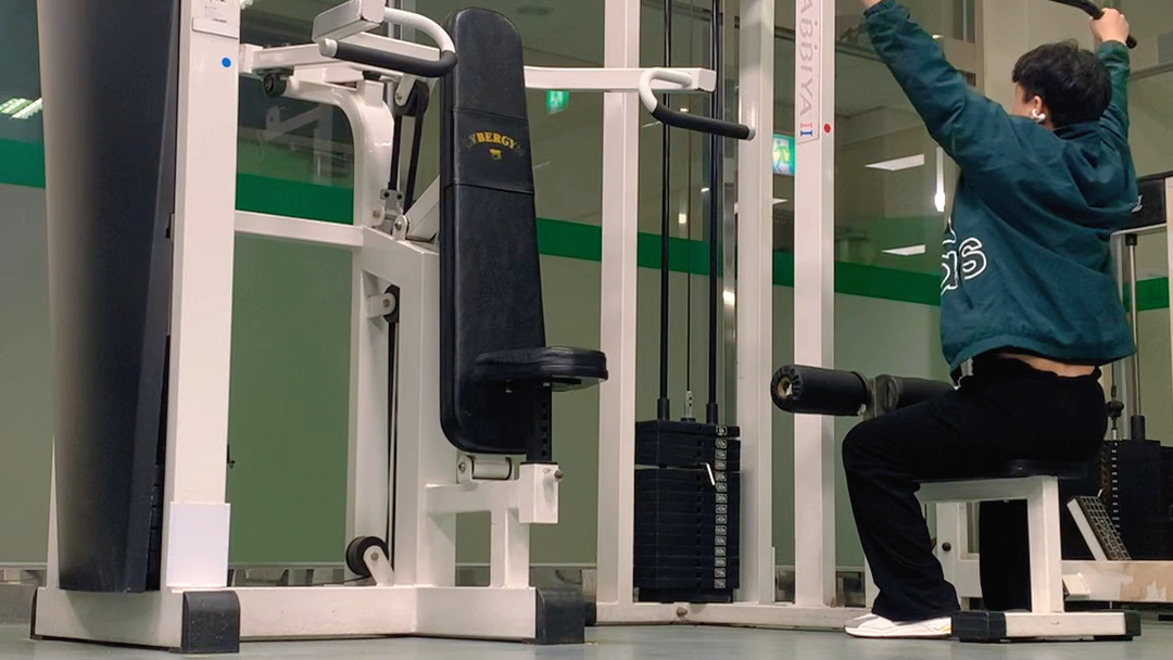 韩国学校宿舍免费健身房!