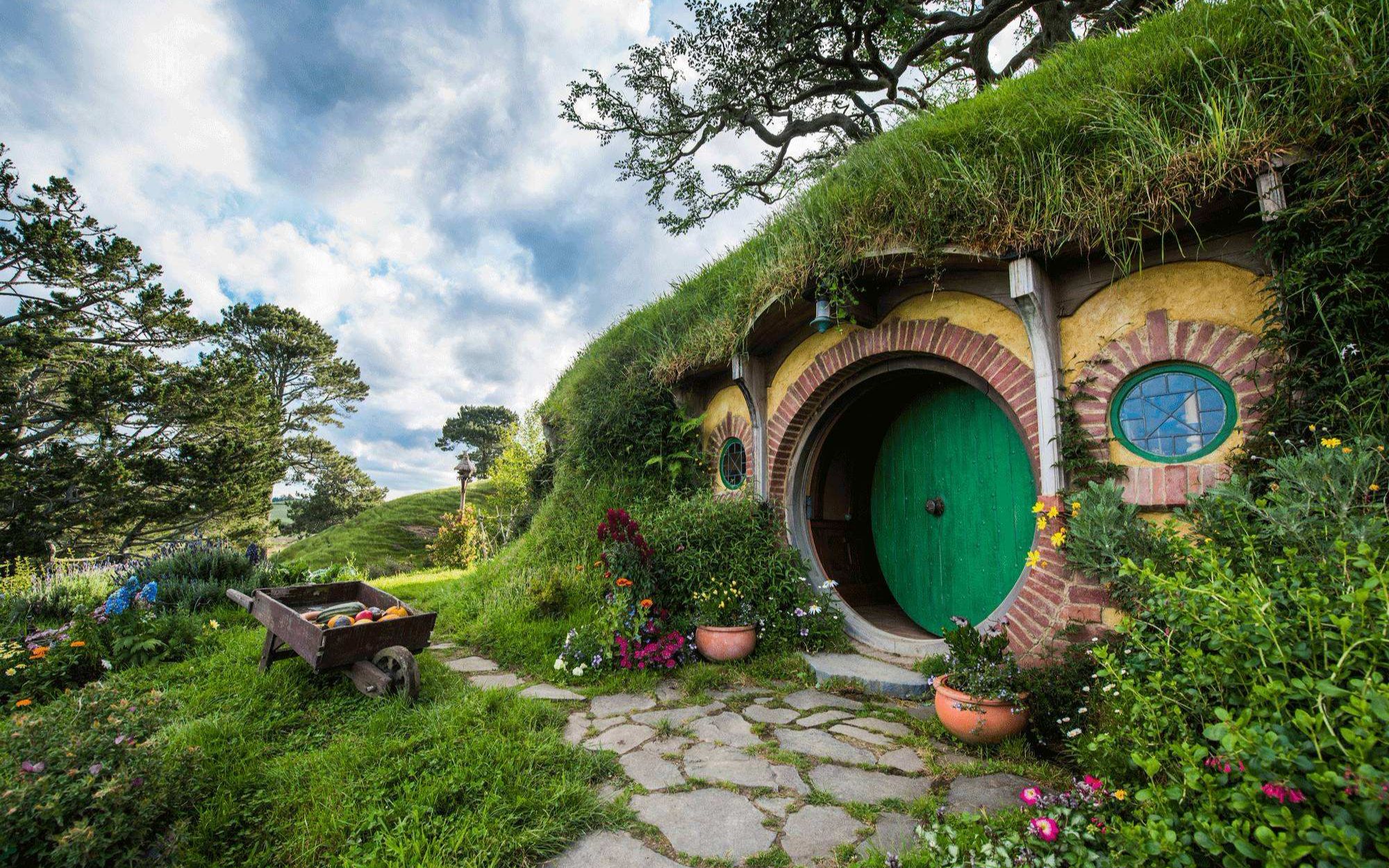 甘道夫去霍比特人家中做客,频繁撞头,却因一件事大发雷霆!