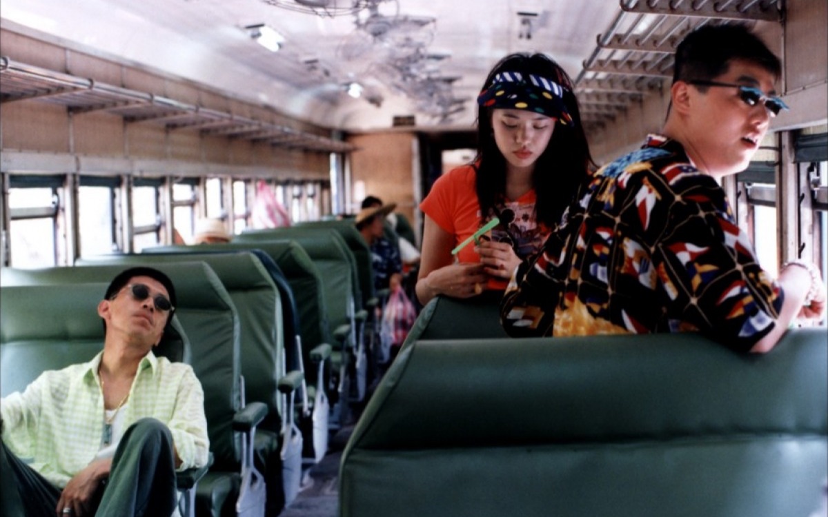 电影《南国再见,南国》戴绿镜开车片段_哔哩哔哩_bilibili