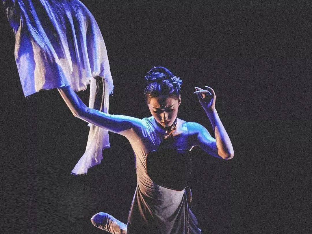 【杨老师讲艺考】北京舞蹈学院 王雪柔《孤月杳然》