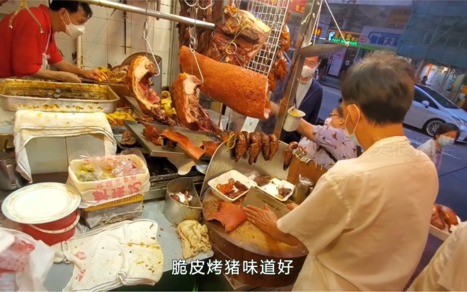 香港街头的烤乳猪烧腊店叉烧