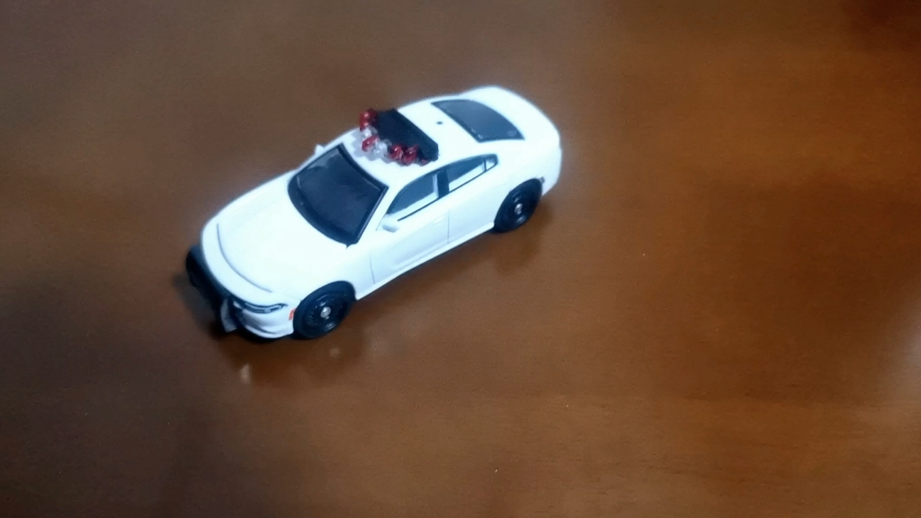 绿光道奇战马车模1/64 白色素车可贴npyd警车水贴 全车采用15颗灯光