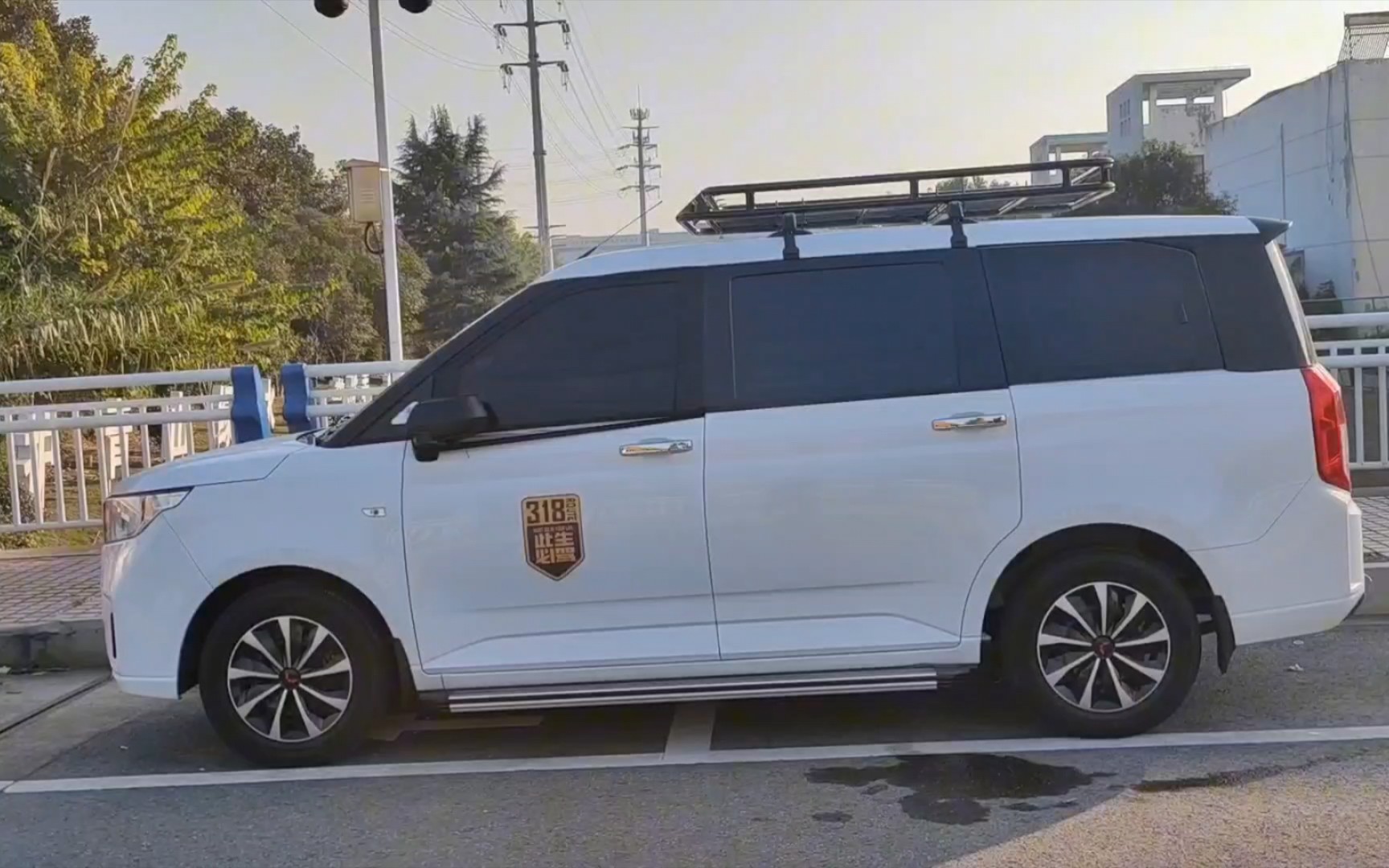 五菱宏光plus改装,加装行李架,动手能力不强的人真心不建议自己装