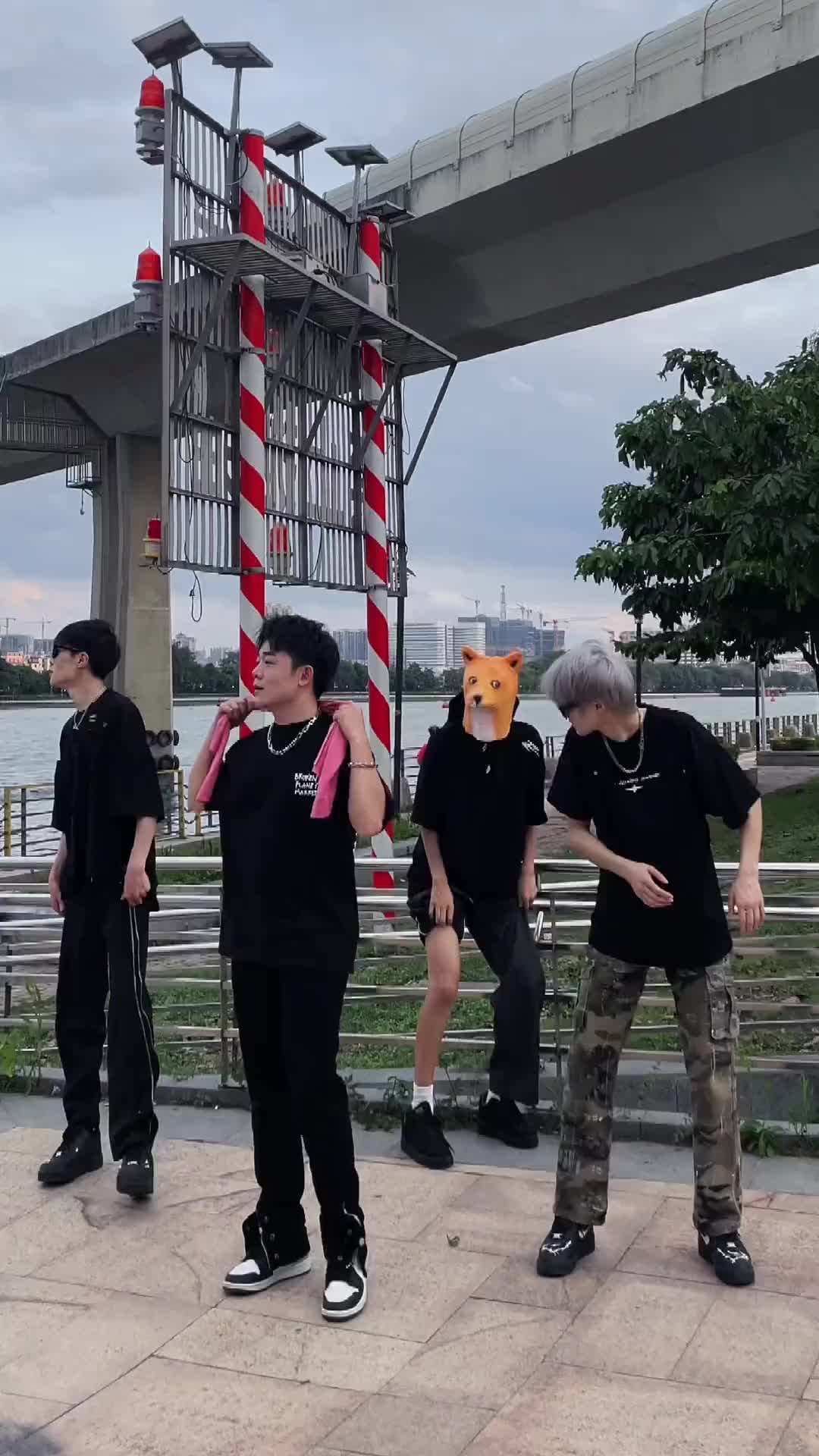 整活了家人们肉肉唱姐阿森同学插秧舞