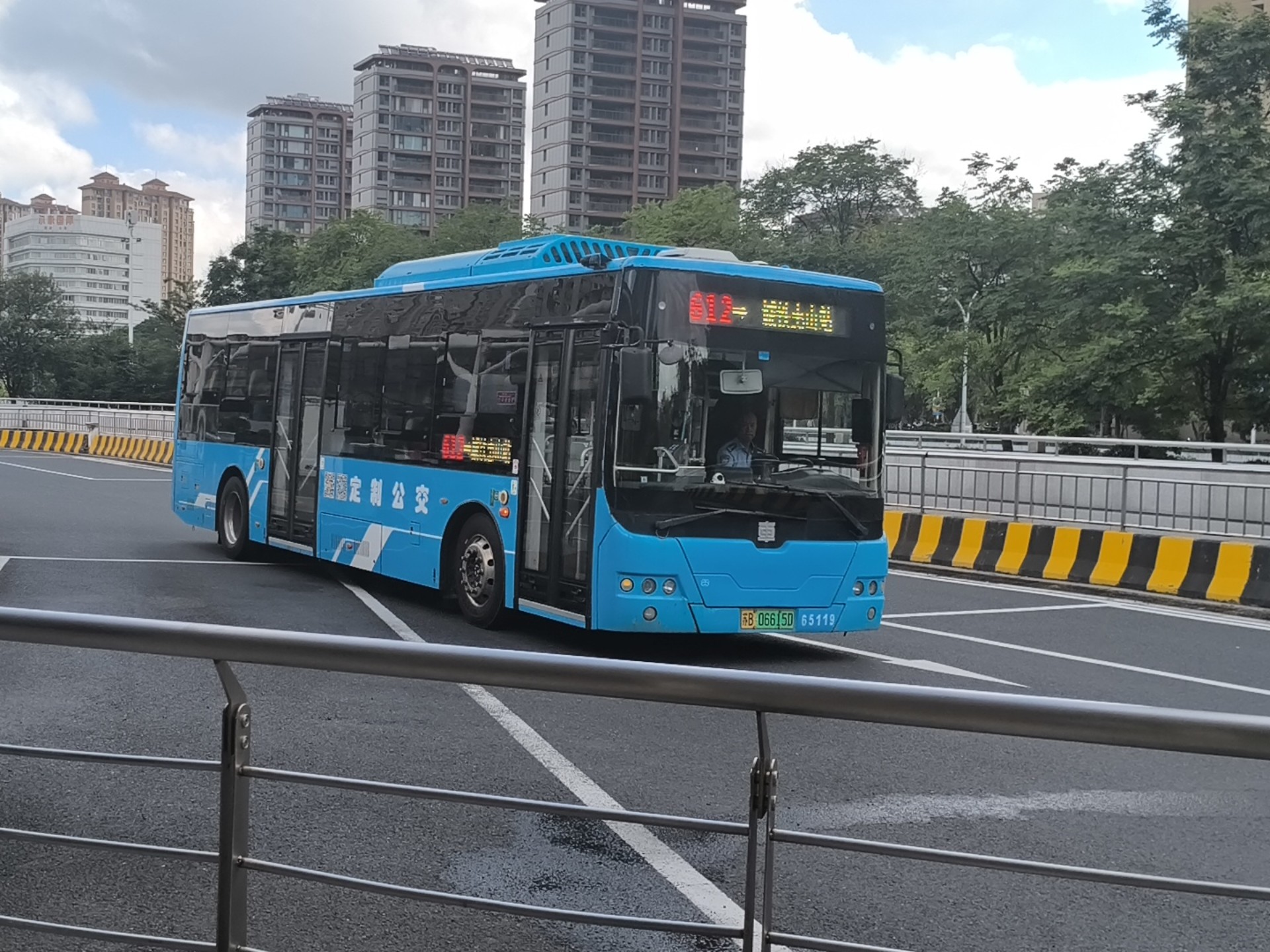 【612神秘车辆】无锡公交612路 城铁惠山站（客运西站）方向 无锡中央车站 进出站（车型:TEG6105URBEV80 自编号:65119）