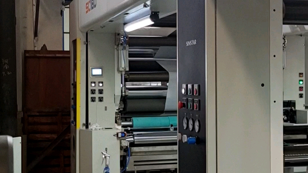 sc180三层共复无溶剂复合机  three layer laminate together