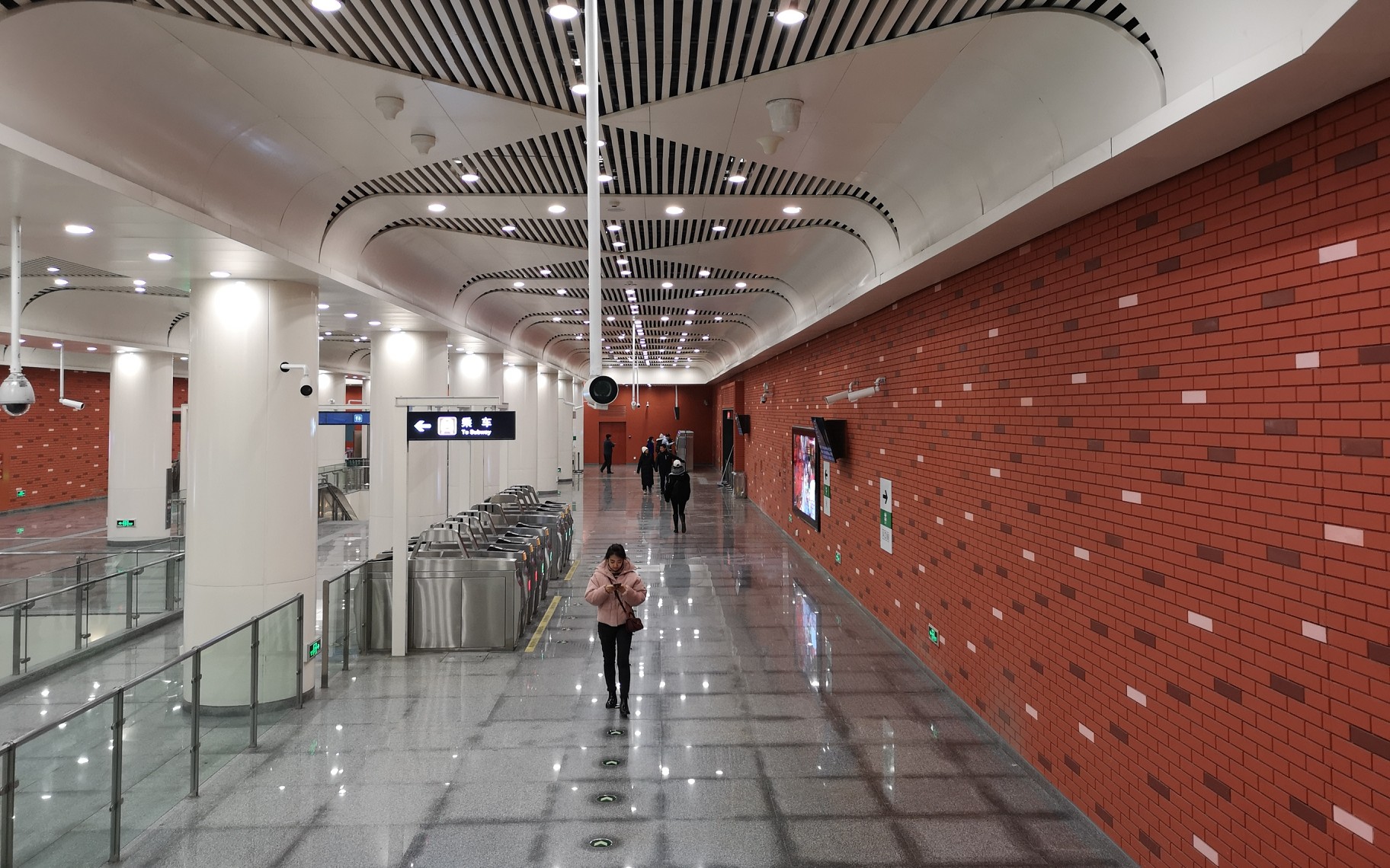 北京地铁潞城站图片