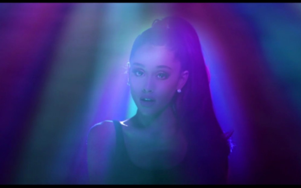 Ariana Grande  Let Me Love You & Baby Loves DW巡演官方视觉背景哔哩哔哩bilibili