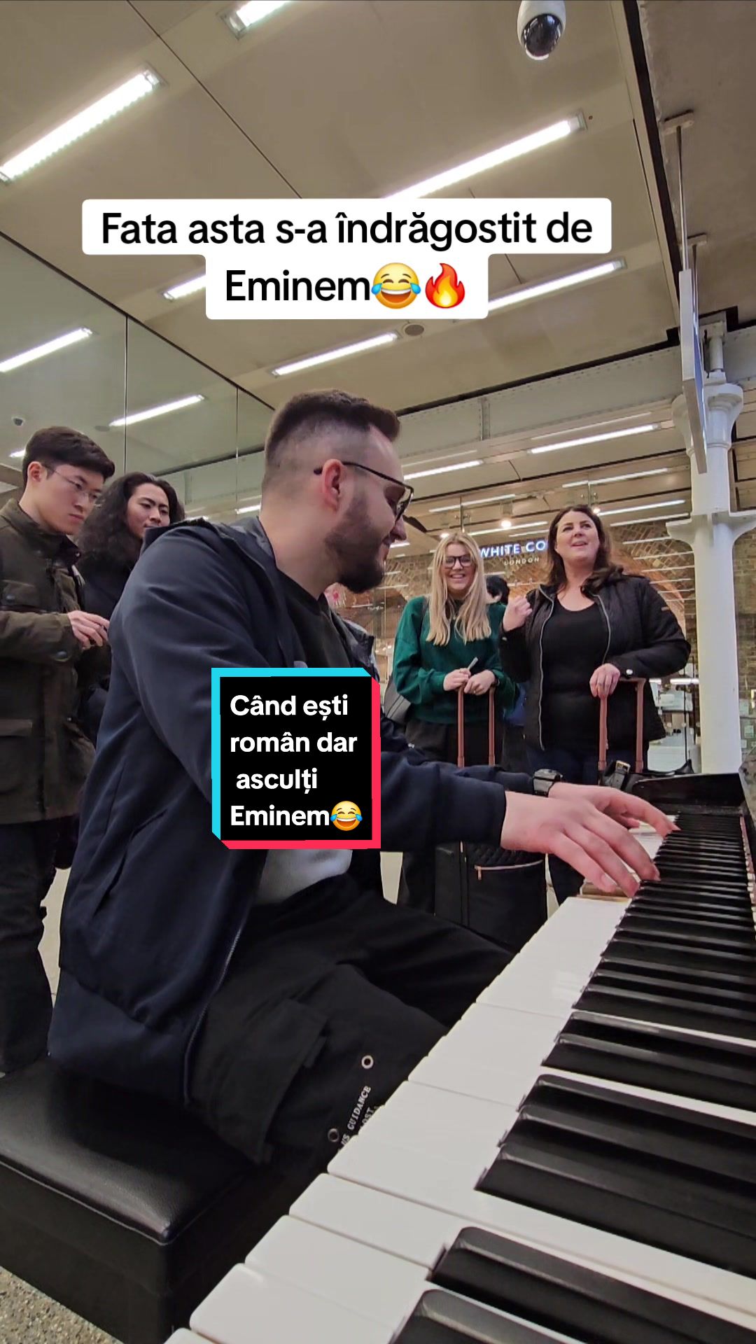 [图]在ceva de la Eminem的任何时间随机的la pianul din Stm Pancras unde c â ntat ceva de la Emi