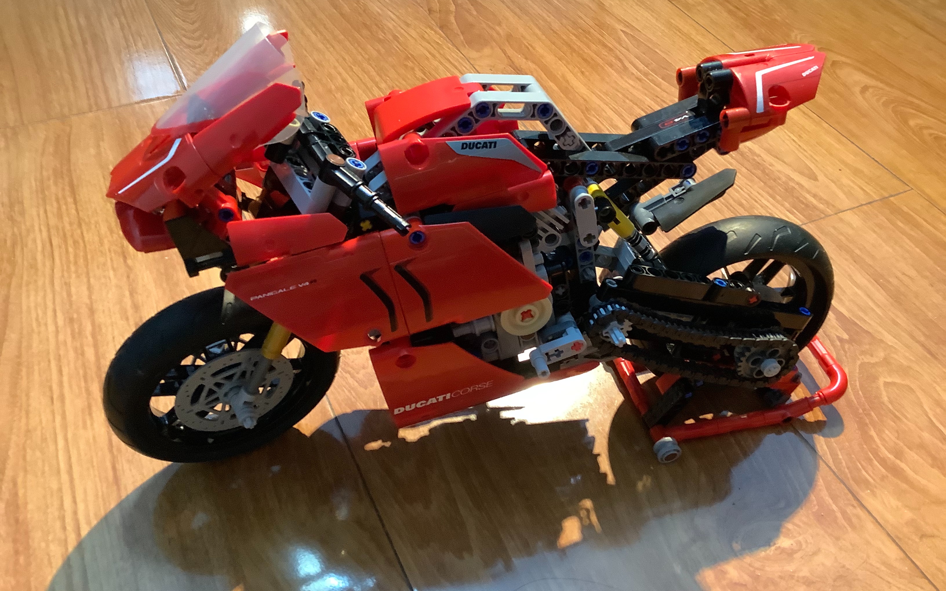 乐高机械组42107杜卡迪ducati panigsle v4r,超棒的一款产品,细节超棒