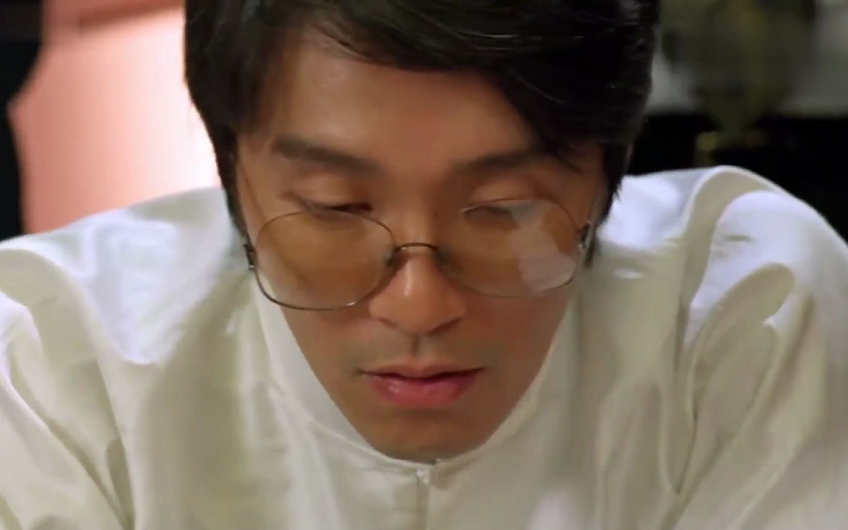 千王:星爷千术堪称一绝,让张家辉先拿牌都赢不了,这段贼精彩