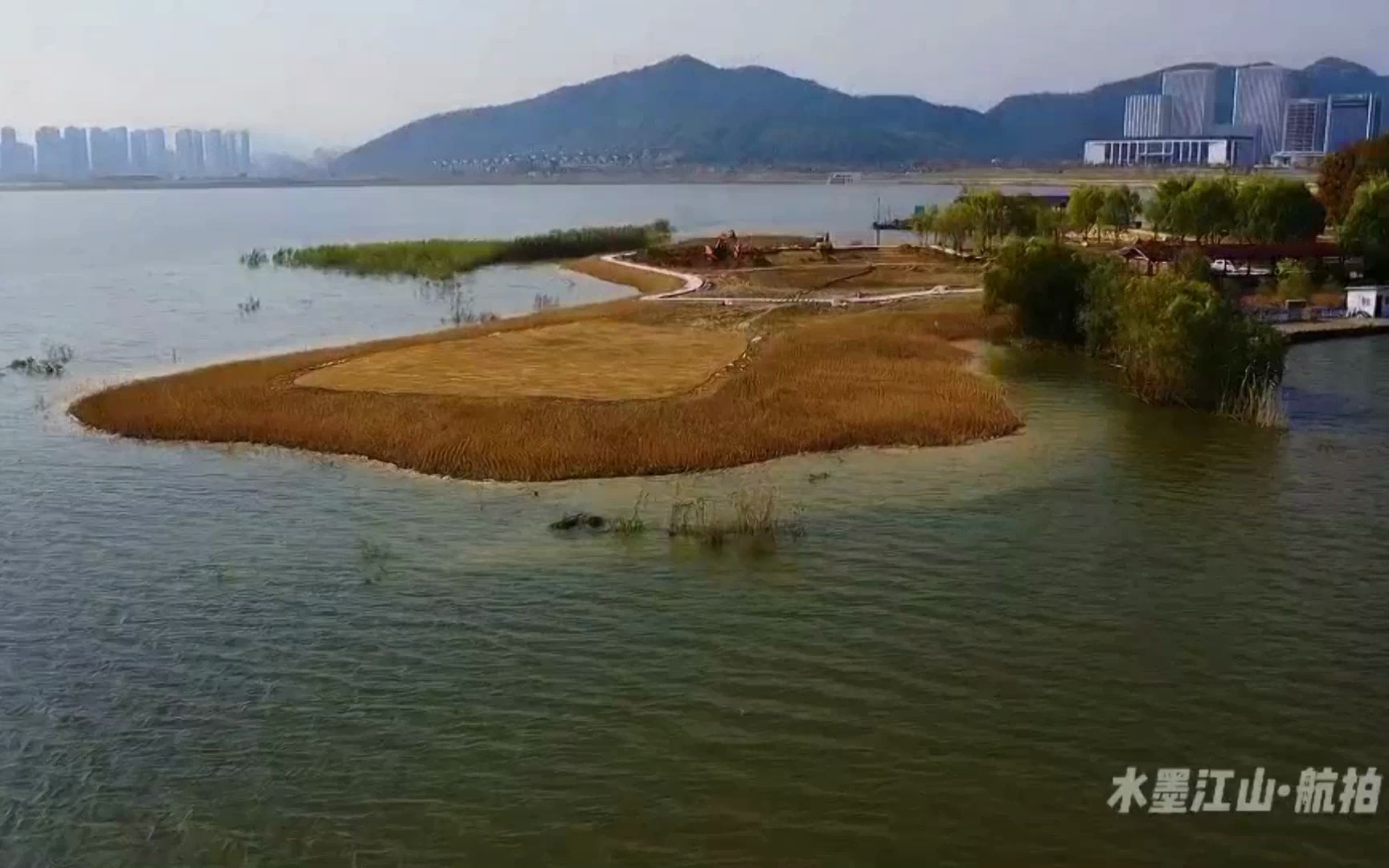 [图]老孟口哨《清清玉湖水》葫芦丝音乐