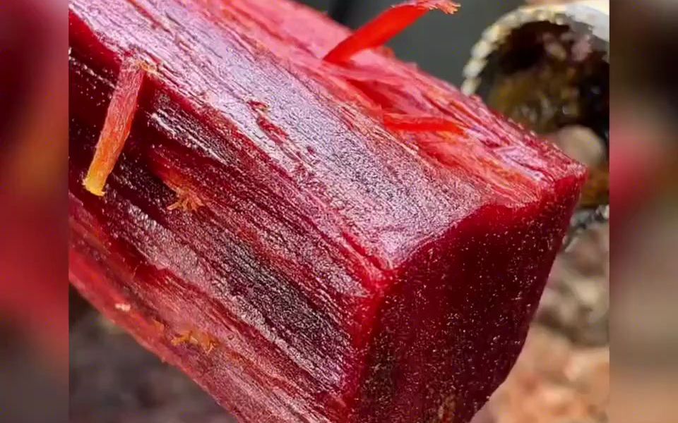 琥珀木北沉香,价值高打灯可通透,松香味,真的太漂亮了