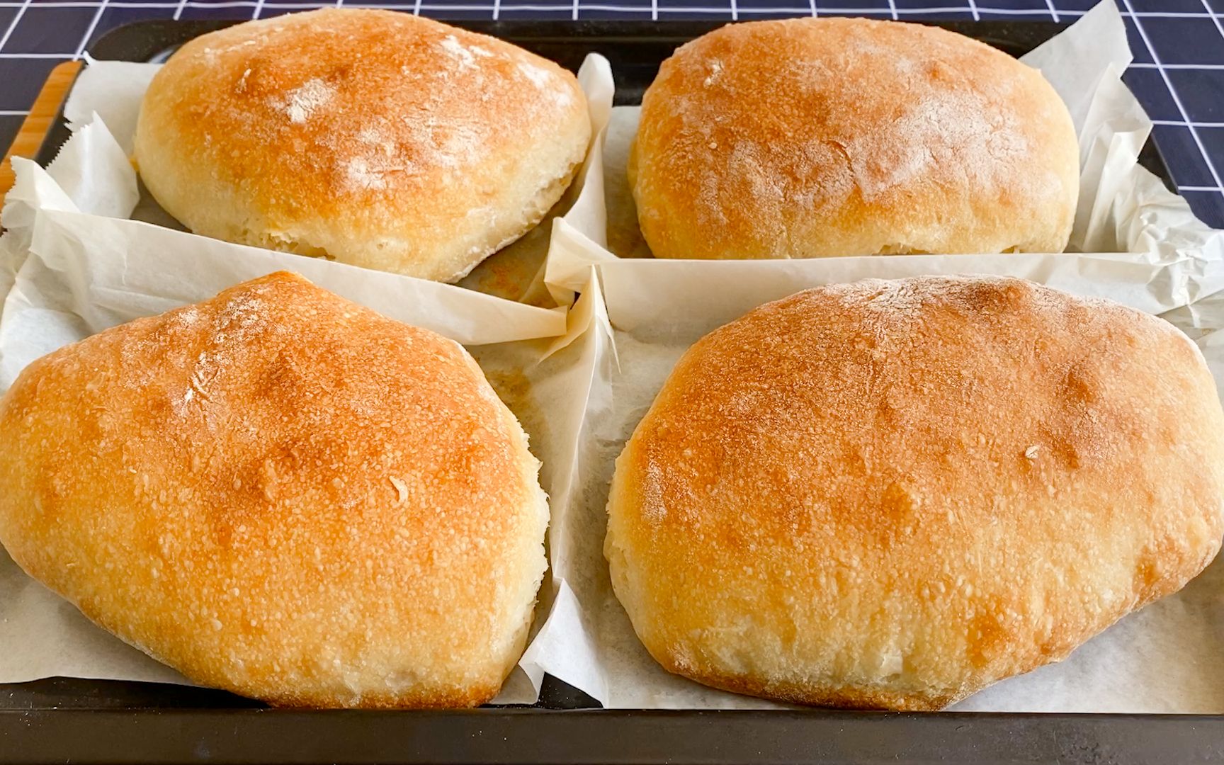 面包好吃有秘诀,5次发酵不用揉面,表皮香酥组织柔软大丝窝 【三丰美食