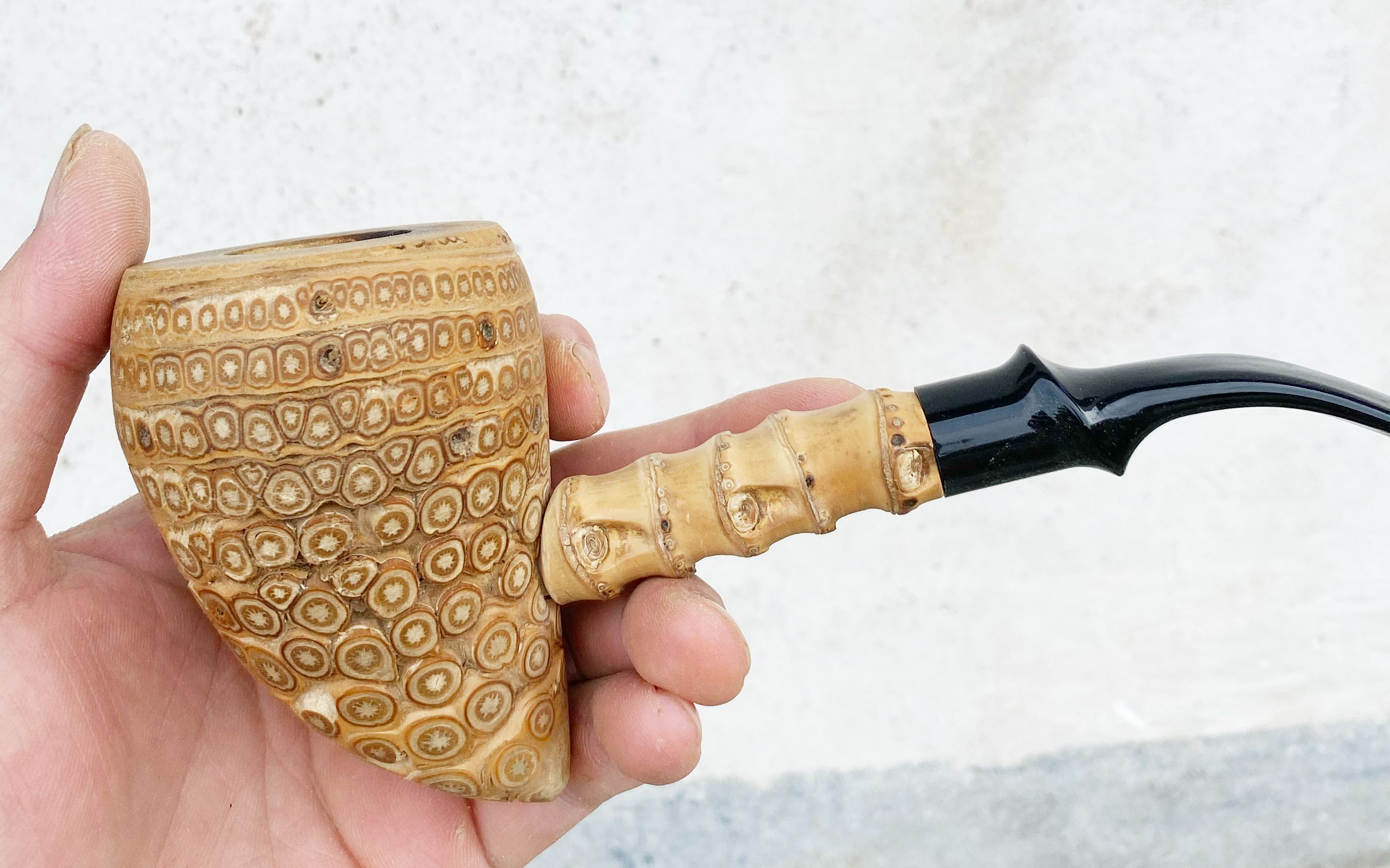 斗友寄来一个用了几年的竹烟斗,要换个斗柄.