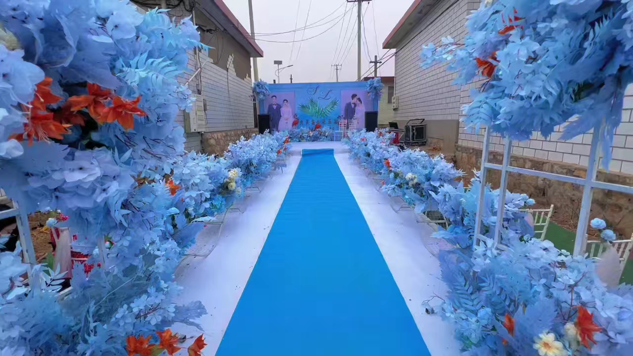 唐山户外蓝色系婚礼布置现场