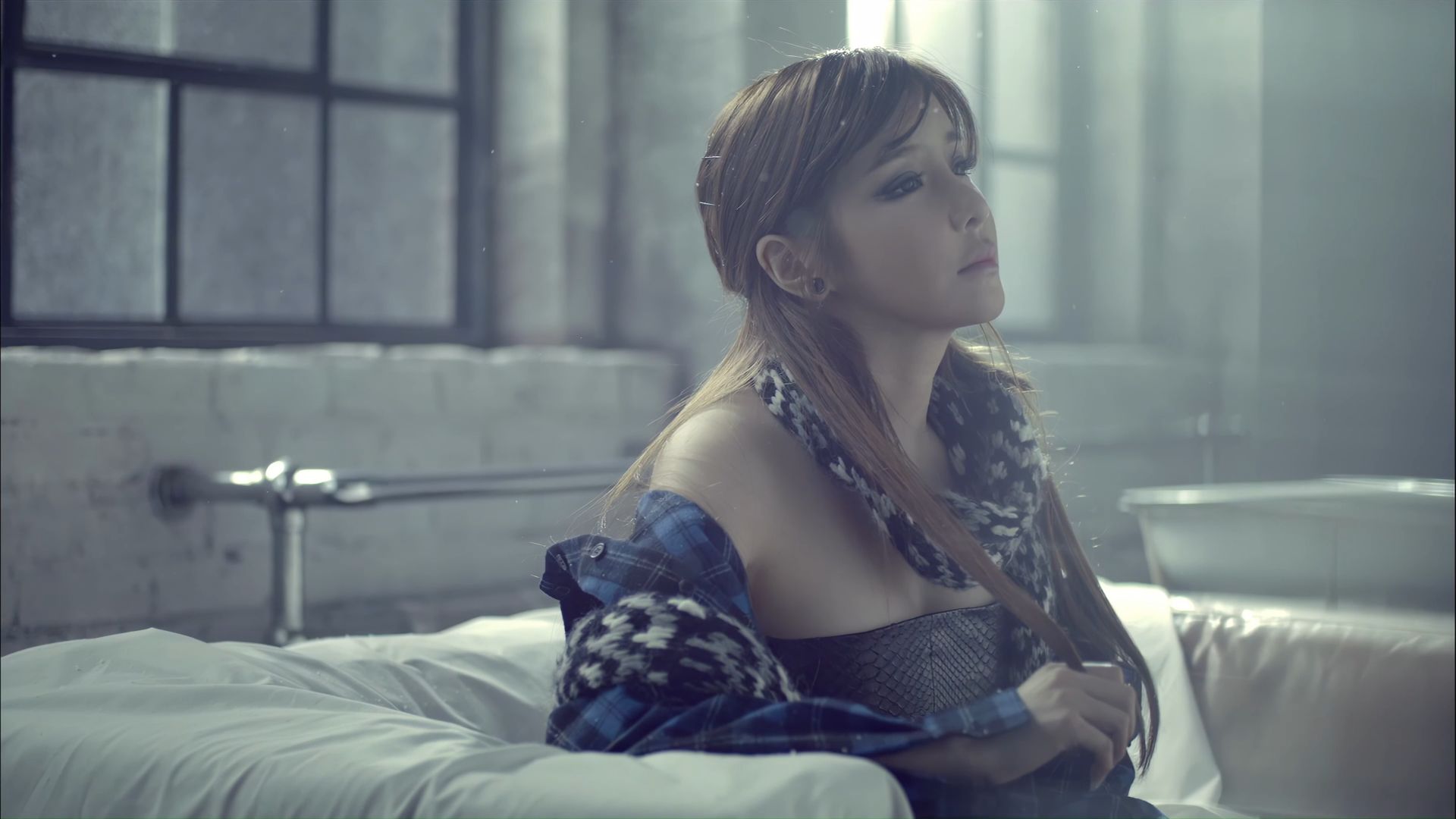 [4K-HiRes无损] 2NE1 'Missing You(그리워해요)' MV