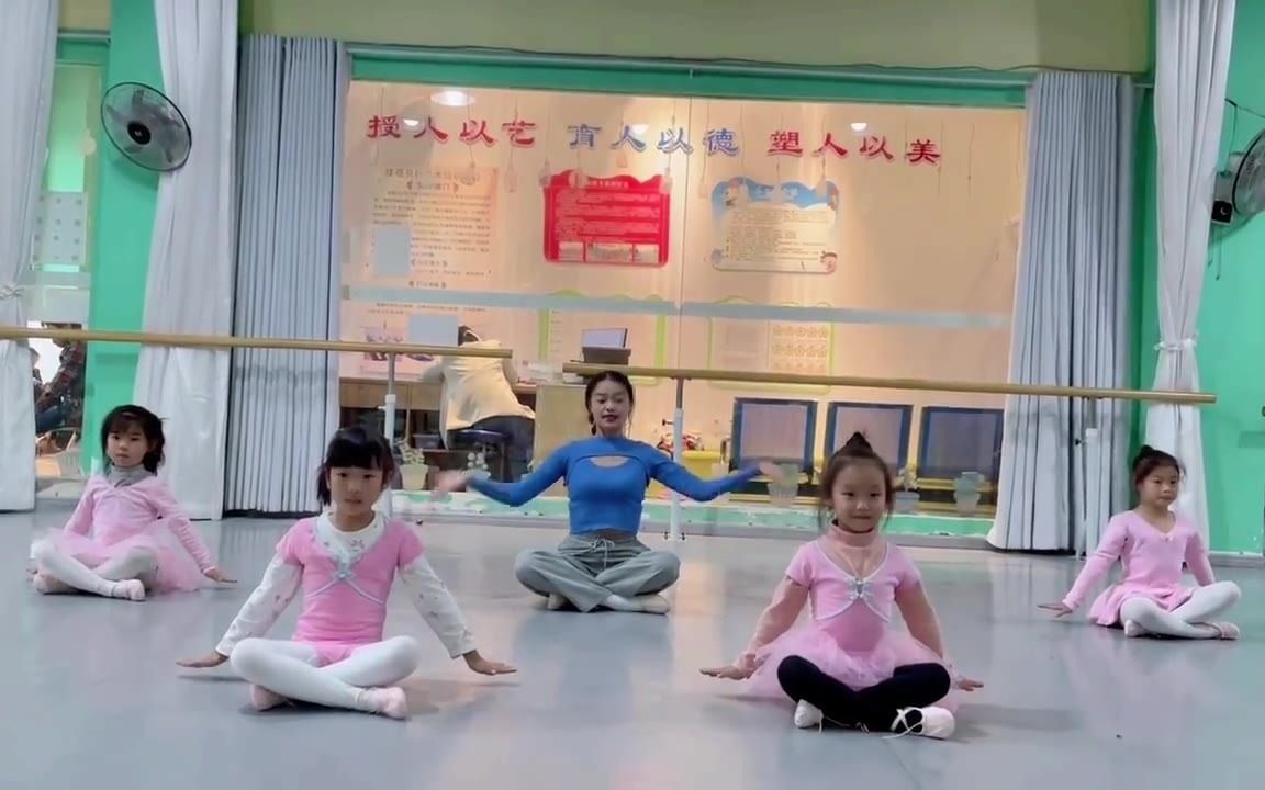 幼儿舞蹈适合38岁孩子的幼儿舞蹈太空小狮子