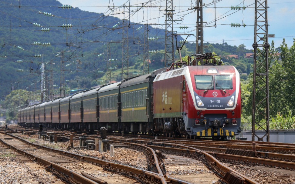 广铁广段hxd1d-0242牵引k770次通过郴州许家洞