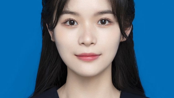 18岁时拍的证件照