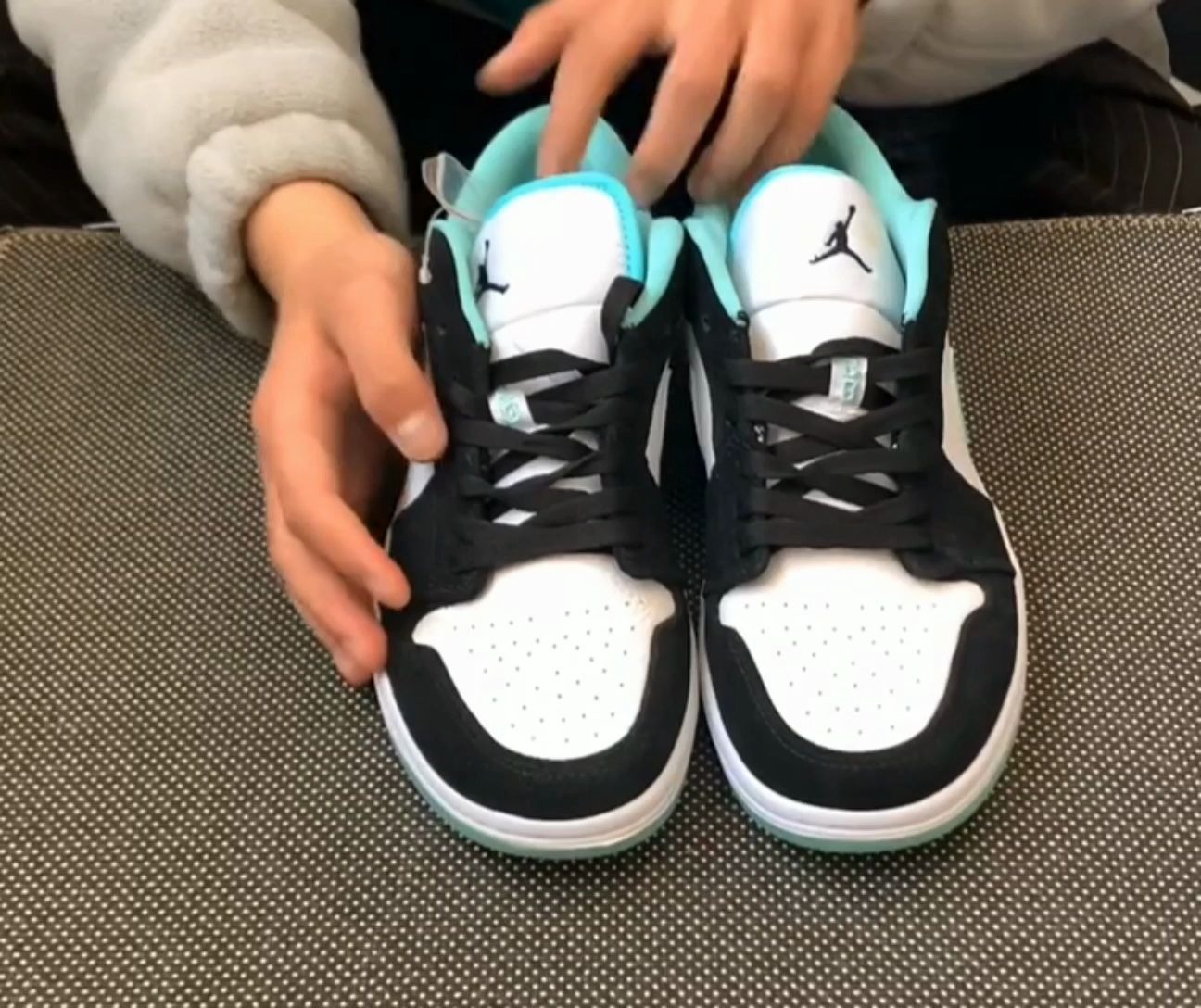 某田高版本aj1郭艾伦配色,非常火爆的一款鞋子