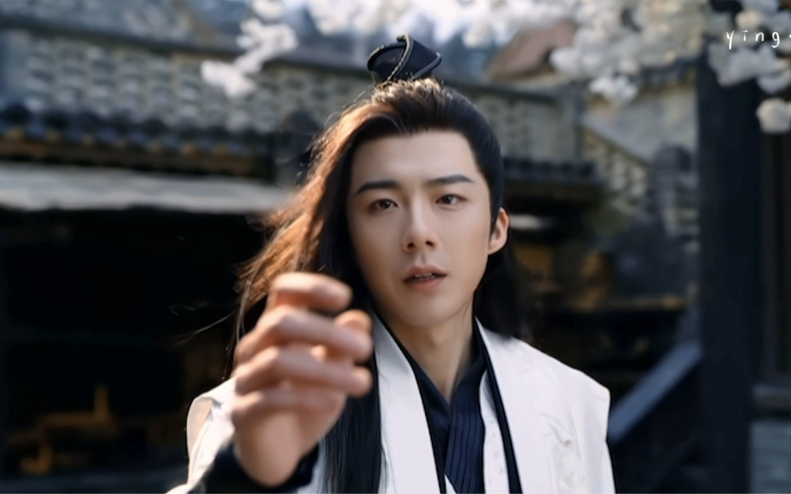 刘宇宁白愁飞说英雄谁是英雄自己已经刀上了