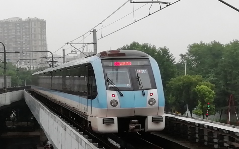 (连号差一代)南京地铁1号线一代蓝鱼3940二代蓝鱼4142安德门出站