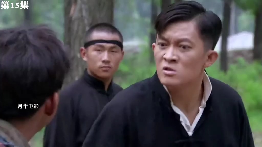 赵元庚喝醉酒去铁梨花屋,没想到自己副官躲在床下,好悬