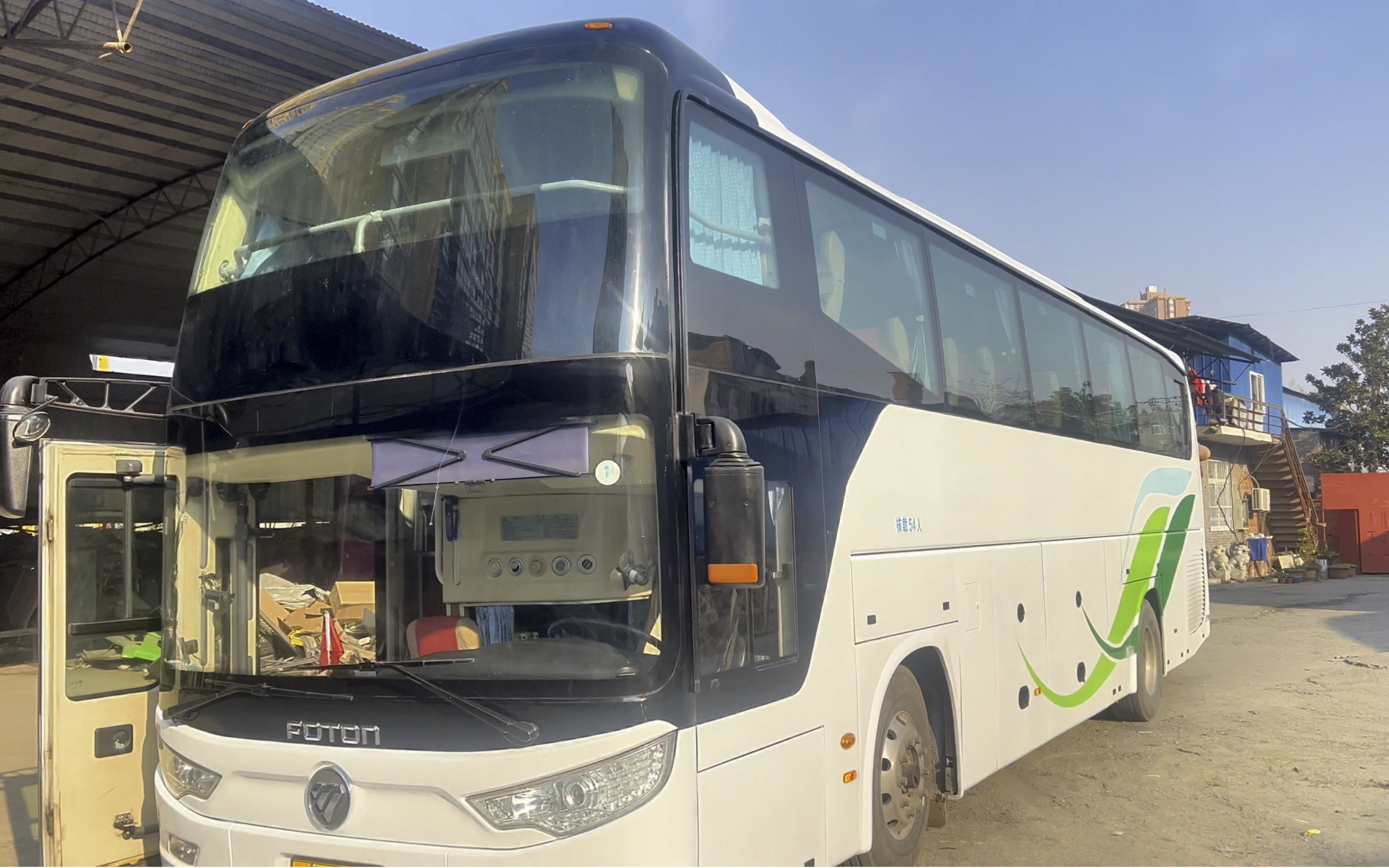 错层大巴翻新改色