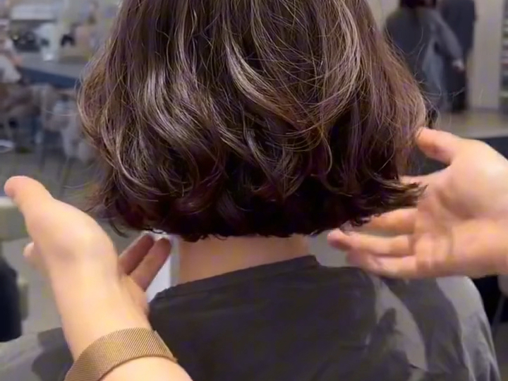 谁烫谁好看的中长发